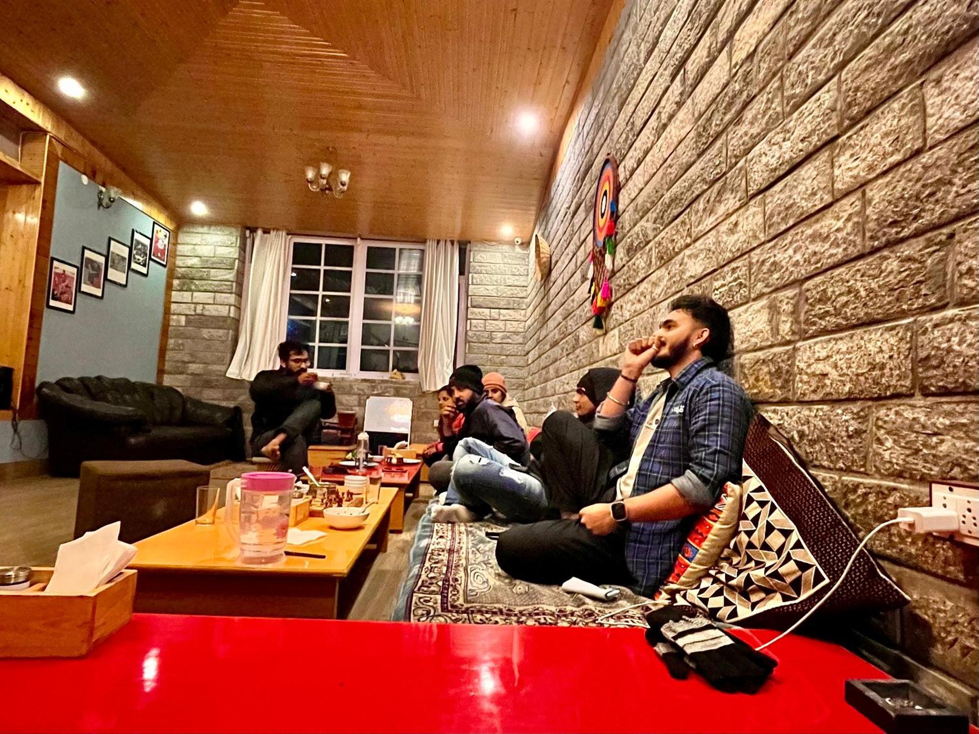 Fluestern Hostel And Cafe Nagar  Екстер'єр фото