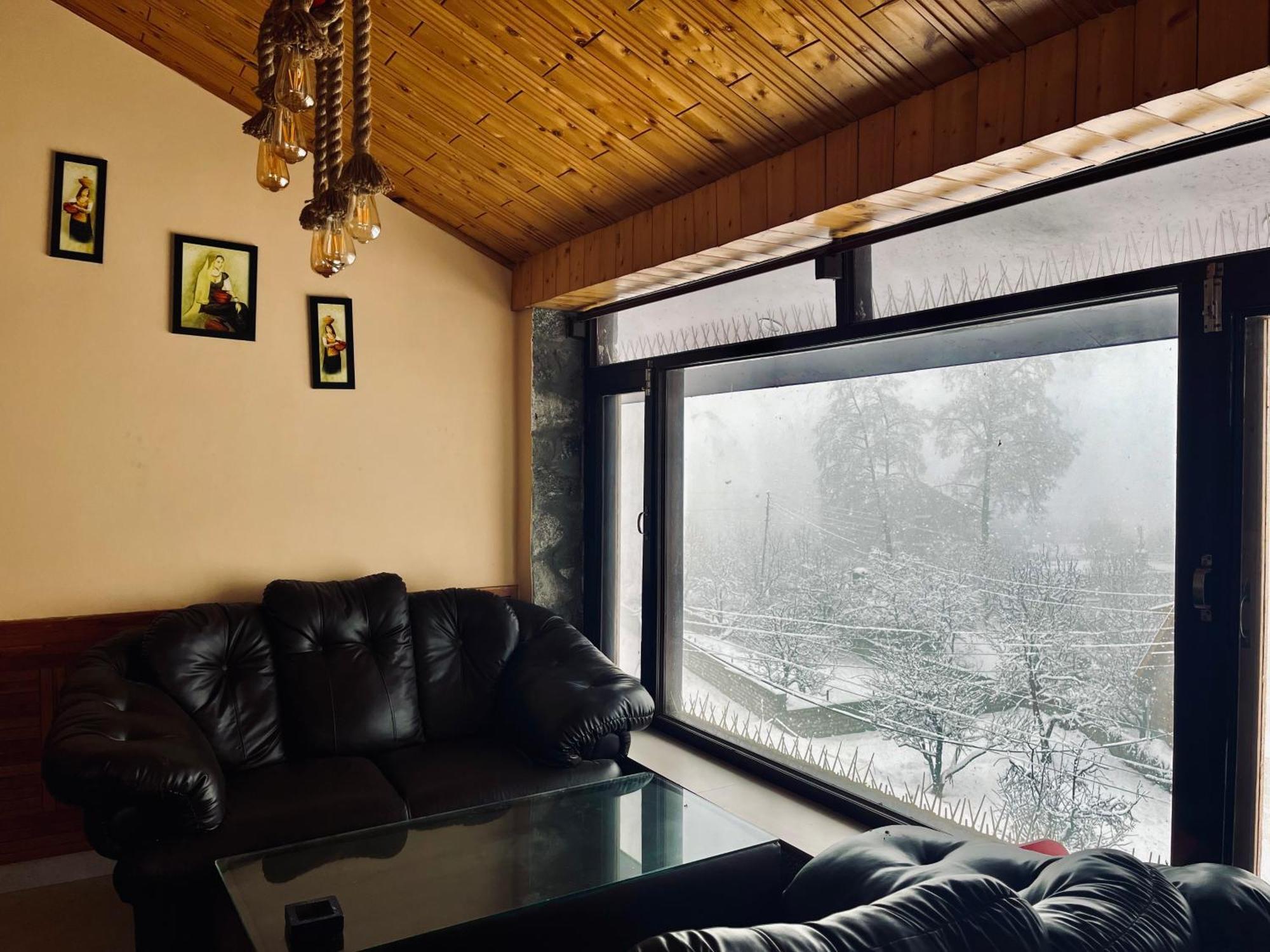 Fluestern Hostel And Cafe Nagar  Екстер'єр фото