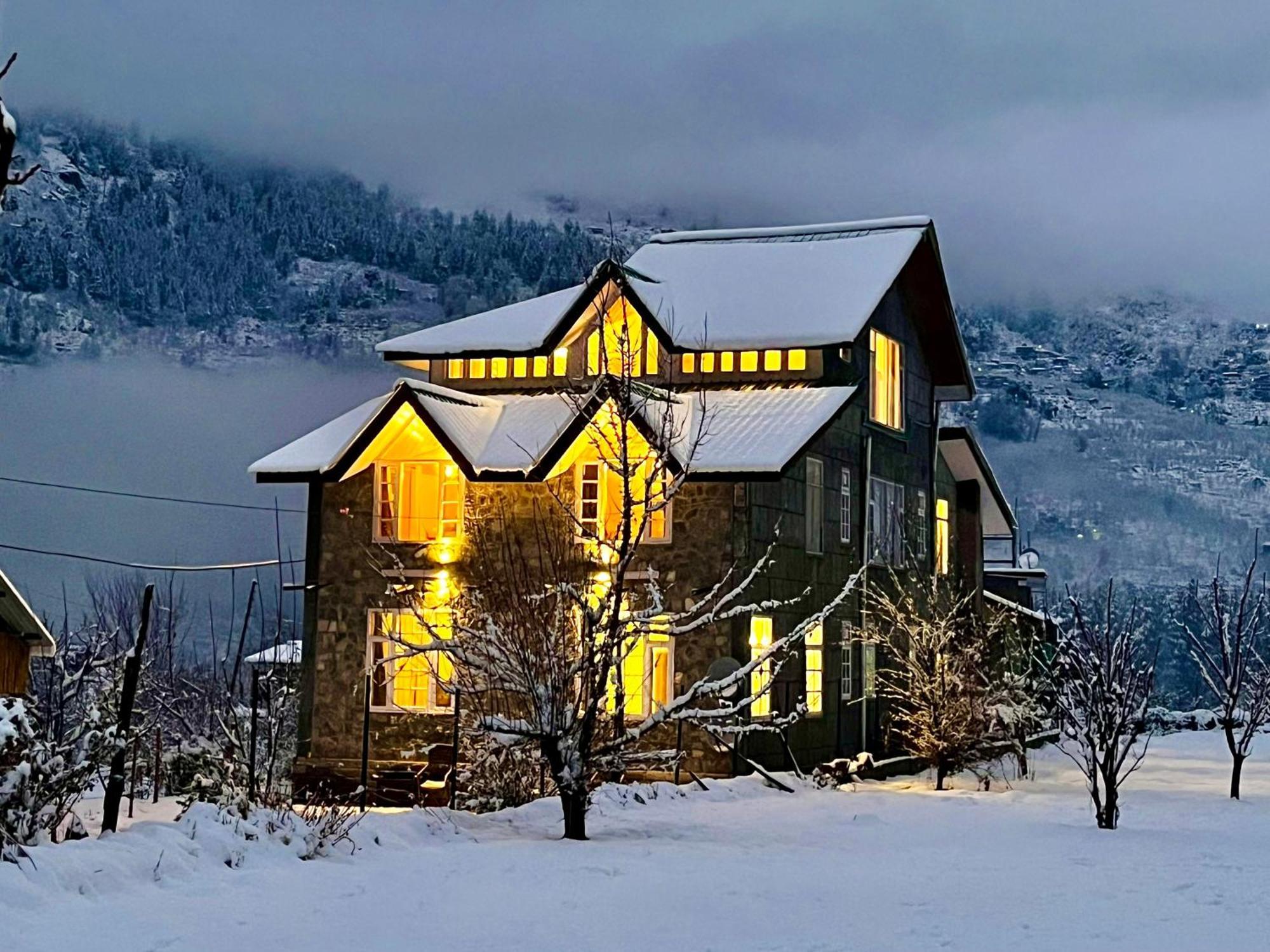 Fluestern Hostel And Cafe Nagar  Екстер'єр фото