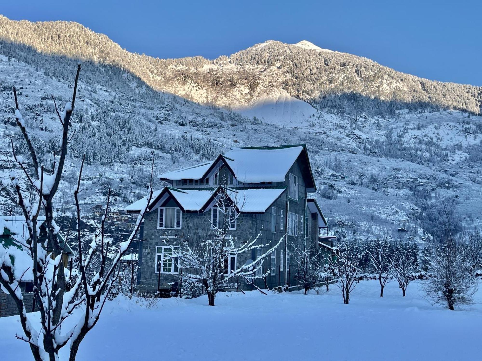 Fluestern Hostel And Cafe Nagar  Екстер'єр фото