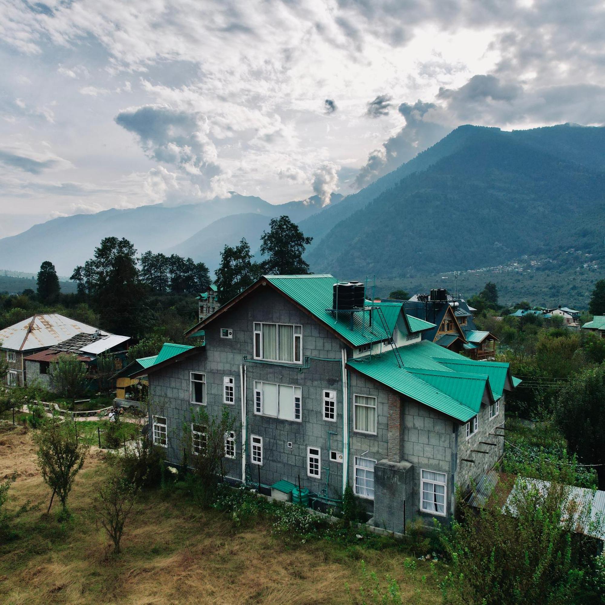 Fluestern Hostel And Cafe Nagar  Екстер'єр фото