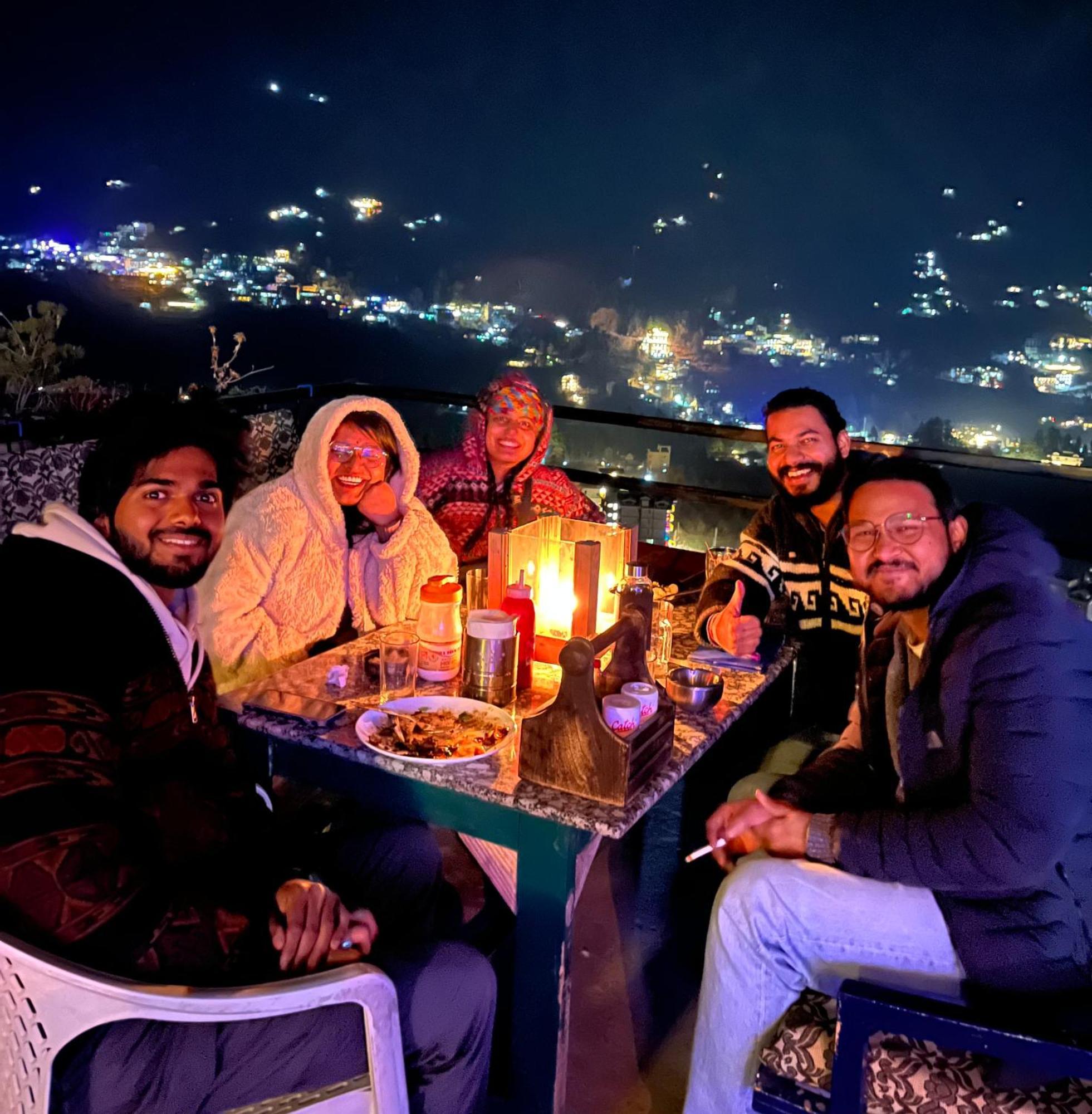 Fluestern Hostel And Cafe Nagar  Екстер'єр фото