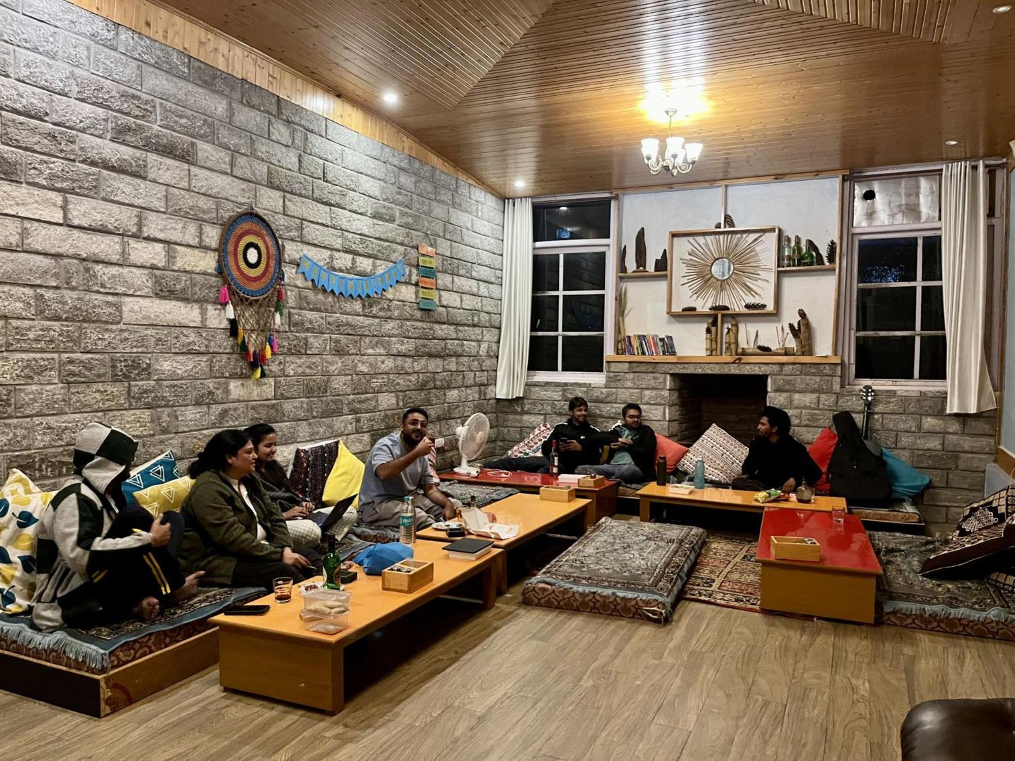 Fluestern Hostel And Cafe Nagar  Екстер'єр фото