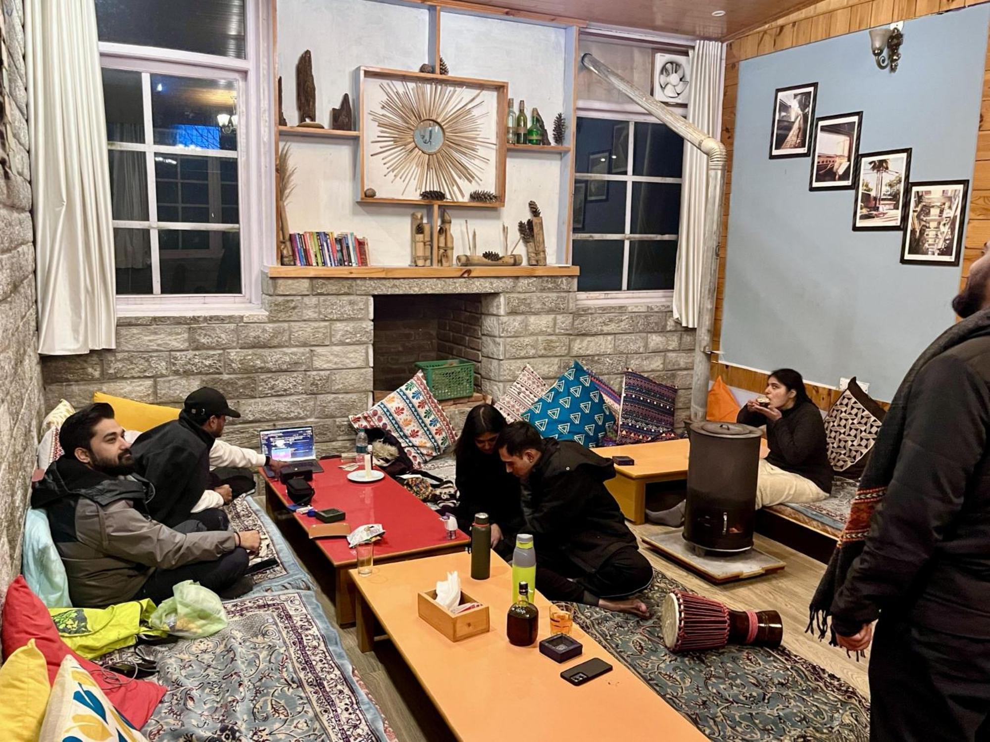 Fluestern Hostel And Cafe Nagar  Екстер'єр фото