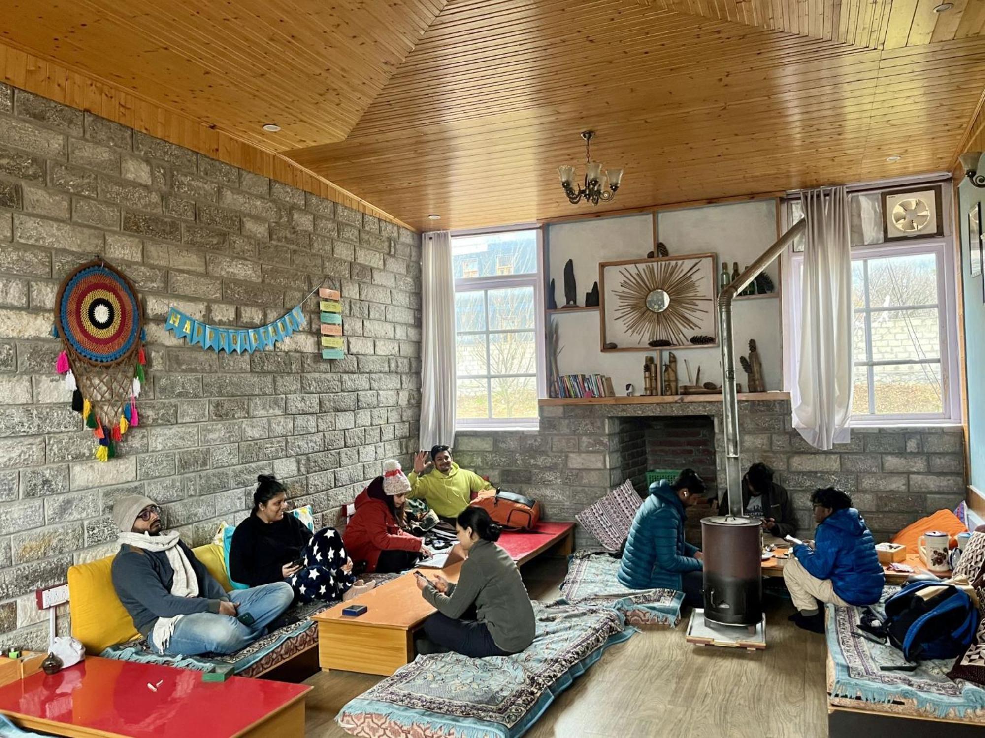 Fluestern Hostel And Cafe Nagar  Екстер'єр фото